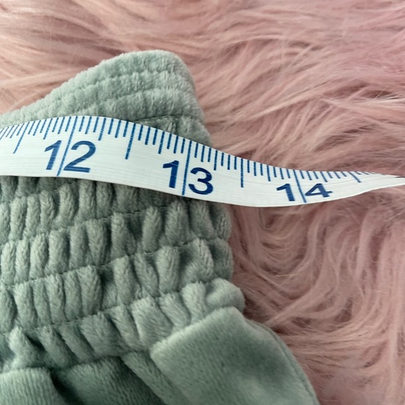 Alya Velour Shorts & True Lace Bralette - Picture 9 of 14